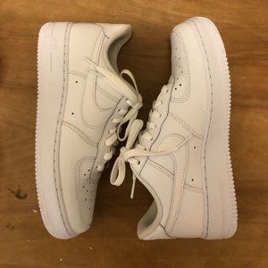 Nike Air Force 1 '07- LIKE NEW (only worn once!)